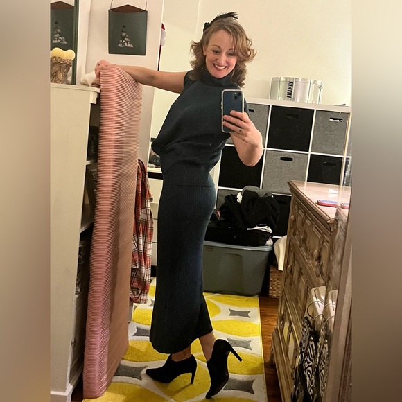 Eileen Fisher Ribbed Merino Wool Knit Top and Midi Skirt Set; fits Size 6 - Picture 13 of 13